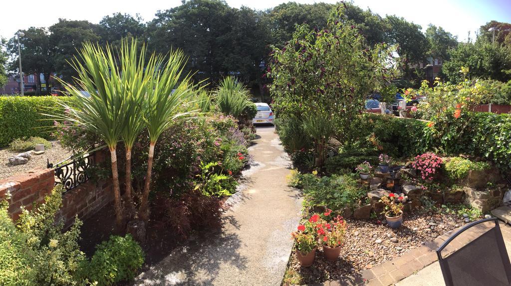 Bed and Breakfast The Fairmile Lytham St Annes Exterior foto